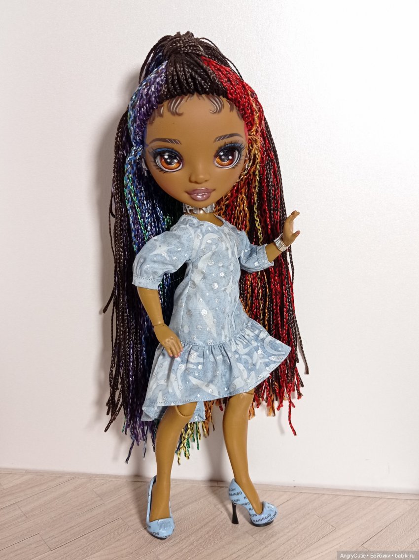 Прекрасная Ванесса РХ "сшила" себе новогоднее платье (фото 3)