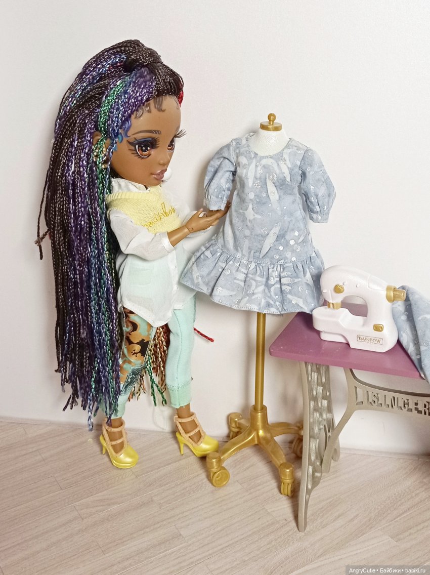 Прекрасная Ванесса РХ "сшила" себе новогоднее платье