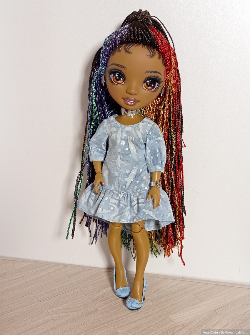 Прекрасная Ванесса РХ "сшила" себе новогоднее платье (фото 2)