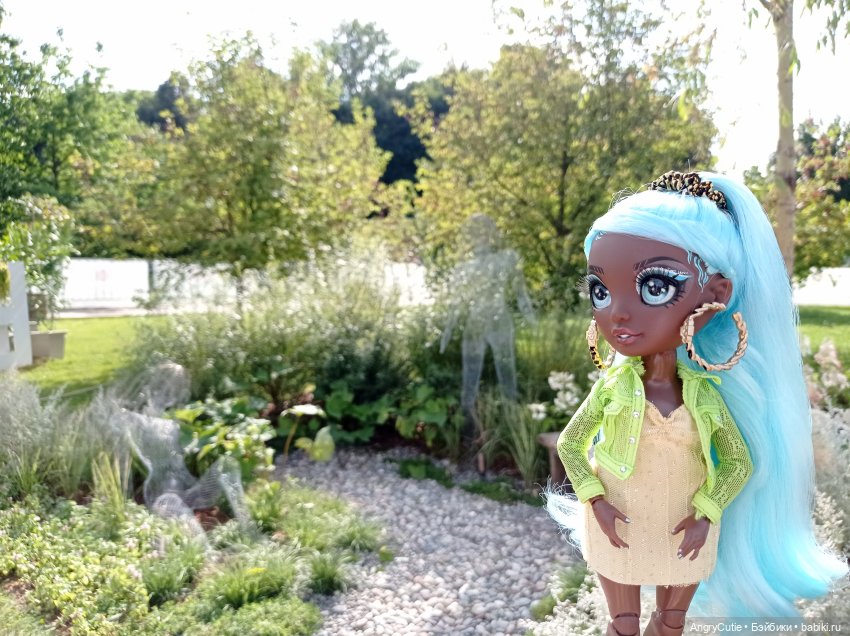 Прогулка с Робин | Бэйбики Прогулка с Робин — Куклы Rainbow High (Рейнбоу Хай (фото 4)