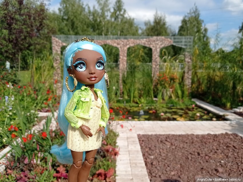 Прогулка с Робин | Бэйбики Прогулка с Робин — Куклы Rainbow High (Рейнбоу Хай (фото 3)