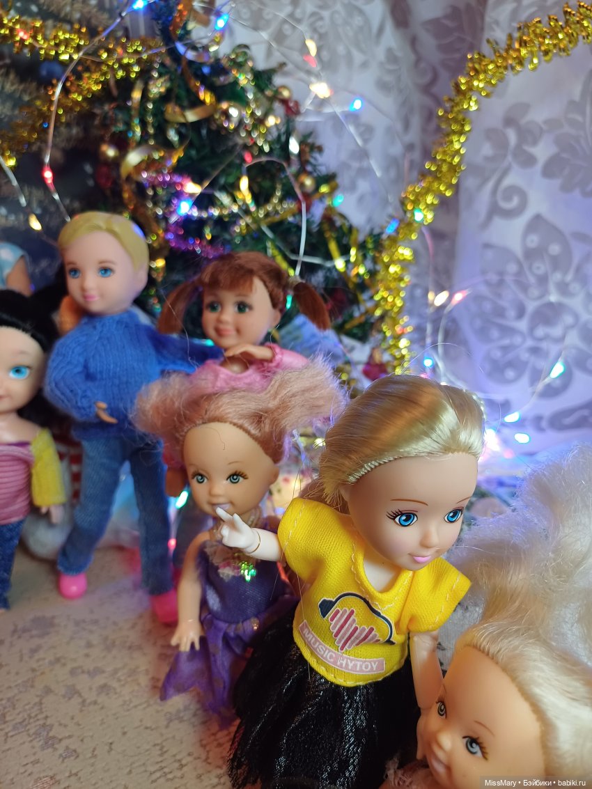 Новогодний утренник — Куклы Barbie (Барби): Looks