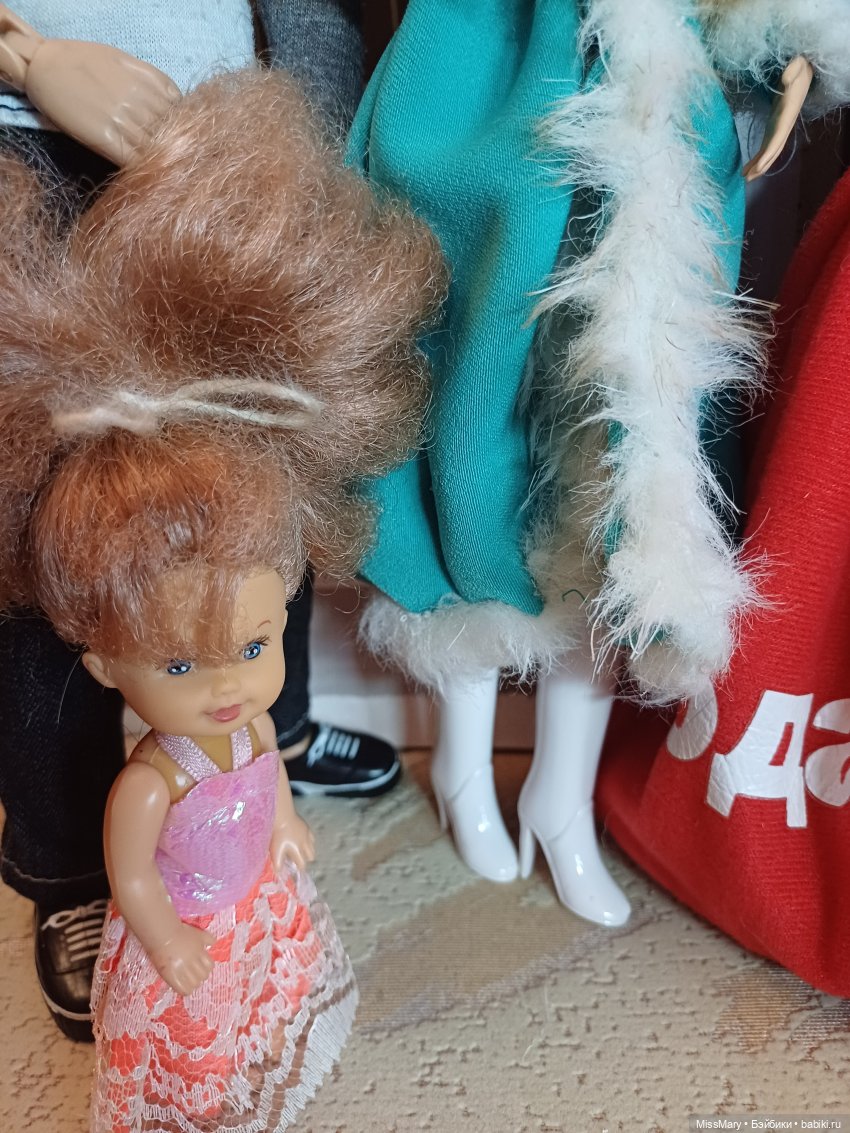 Новогодний утренник — Куклы Barbie (Барби): Looks (фото 10)
