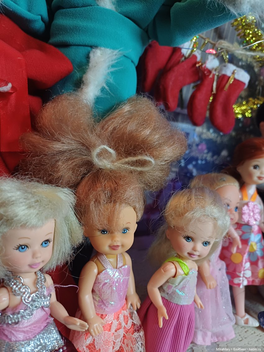 Новогодний утренник — Куклы Barbie (Барби): Looks