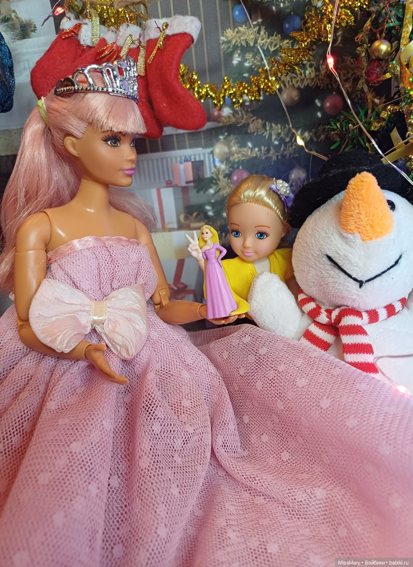 Новогодний утренник — Куклы Barbie (Барби): Looks