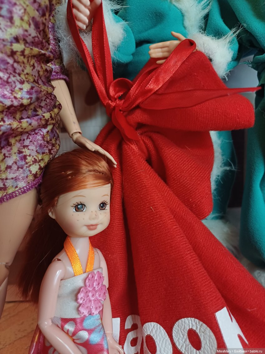 Новогодний утренник — Куклы Barbie (Барби): Looks (фото 5)