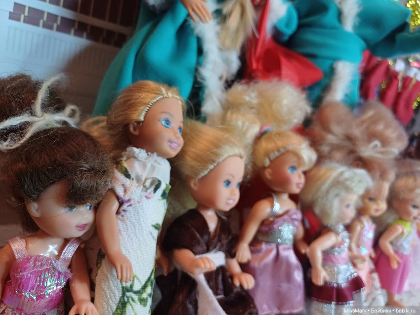 Новогодний утренник — Куклы Barbie (Барби): Looks