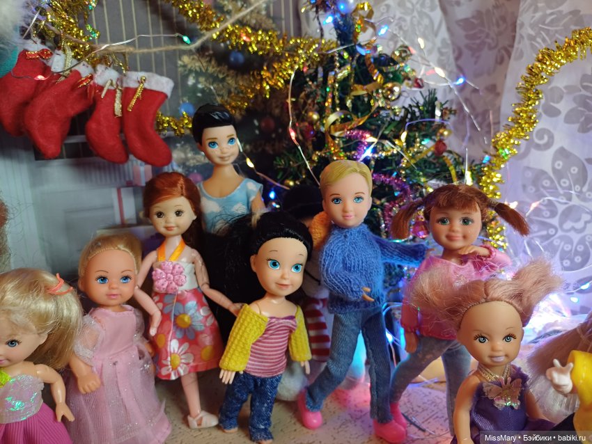 Новогодний утренник — Куклы Barbie (Барби): Looks