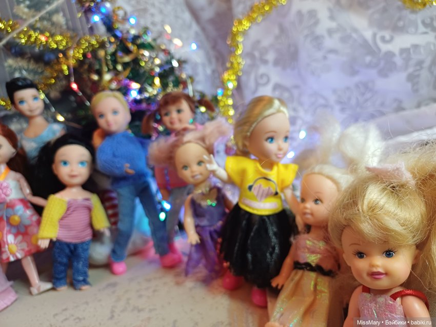 Новогодний утренник — Куклы Barbie (Барби): Looks