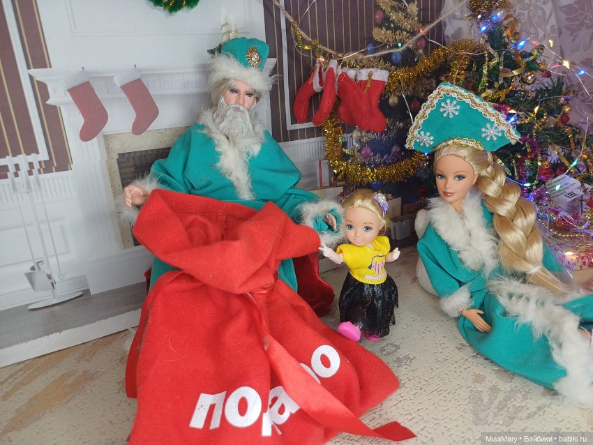 Новогодний утренник — Куклы Barbie (Барби): Looks