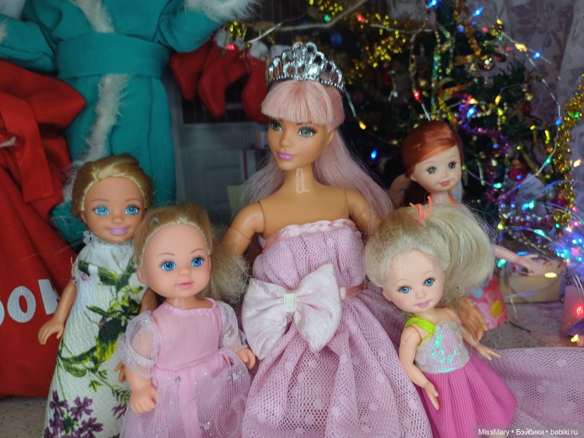 Новогодний утренник — Куклы Barbie (Барби): Looks