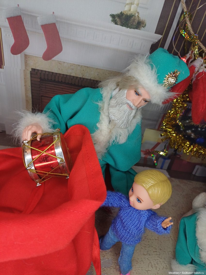 Новогодний утренник — Куклы Barbie (Барби): Looks