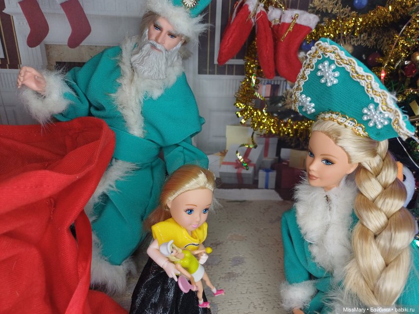 Новогодний утренник — Куклы Barbie (Барби): Looks