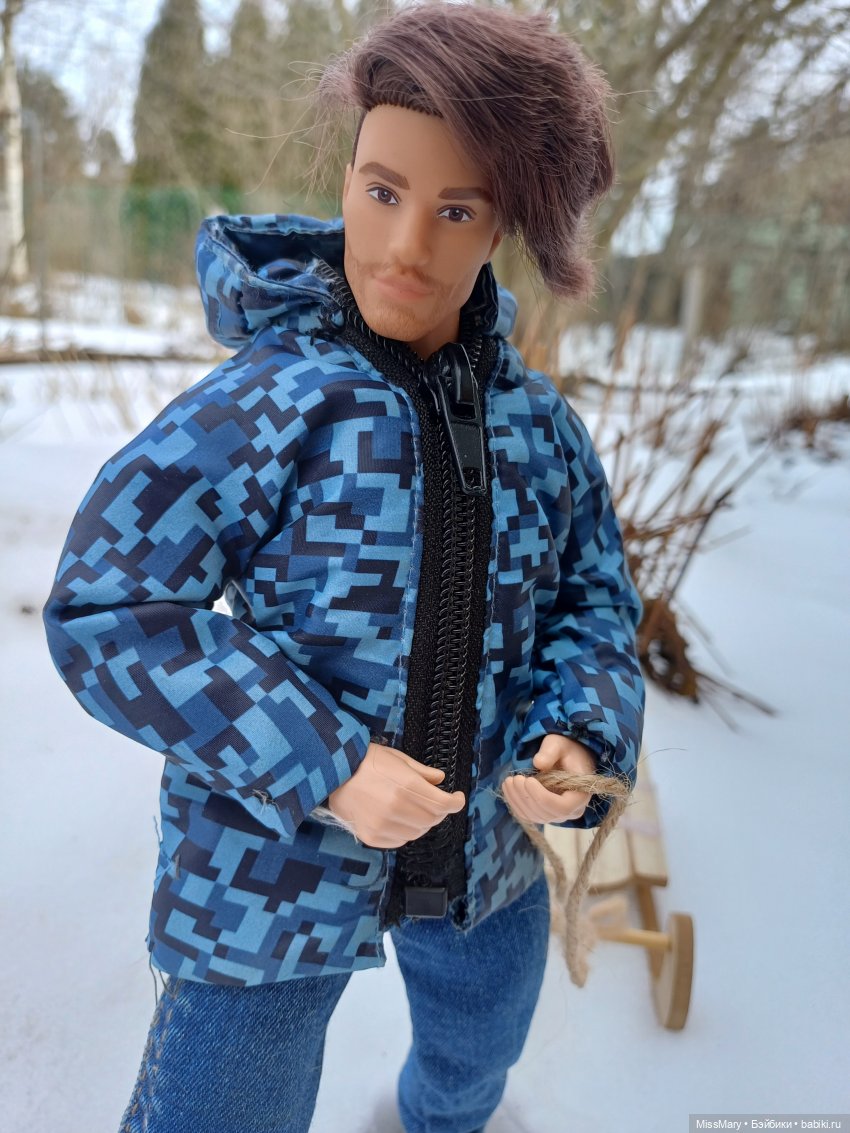 Семья Милорадовых на зимней прогулке