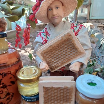 Пчеловод Емельян Харитонович