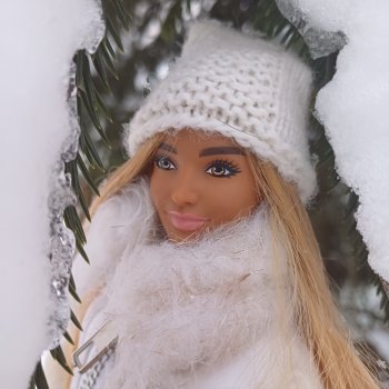 Белая курточка, белая шапочка, белый снег