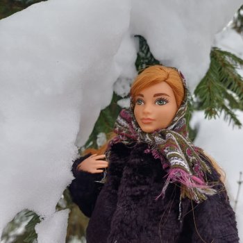 Тепло ли тебе, девица?