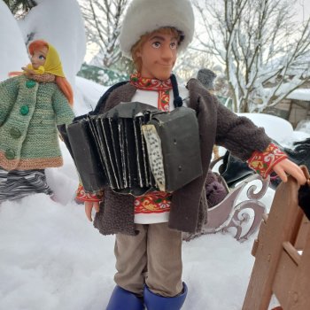 Выйду на улицу, гляну на село