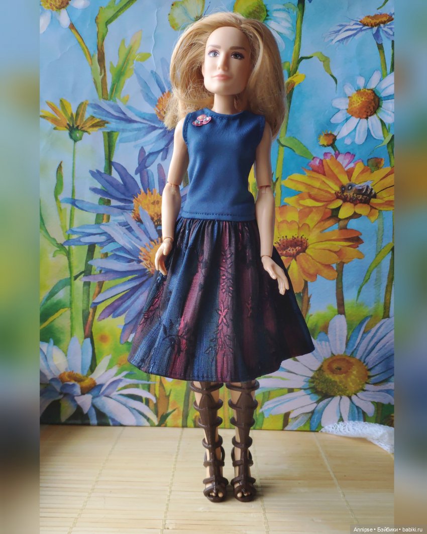 Гибрид куклы xasbro капитана Марвел на теле рестлерши WWE