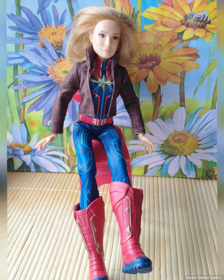 в родных сапогах стоять не может - маловаты