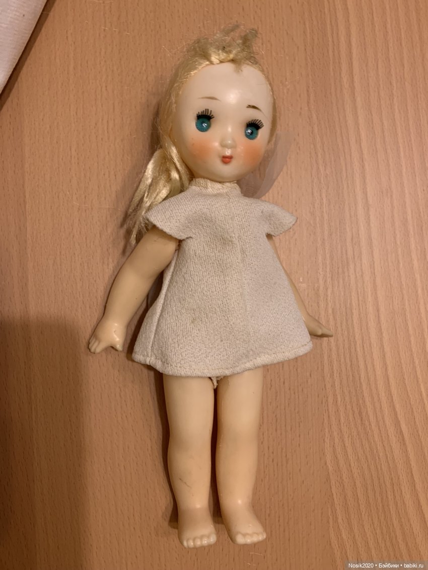 вот какая уцелела. но у меня нет делания ее восстановить и нарядить. Аленка зовут. Стоила 1₽ 20 коп, как сейчас помню , сама покупала)