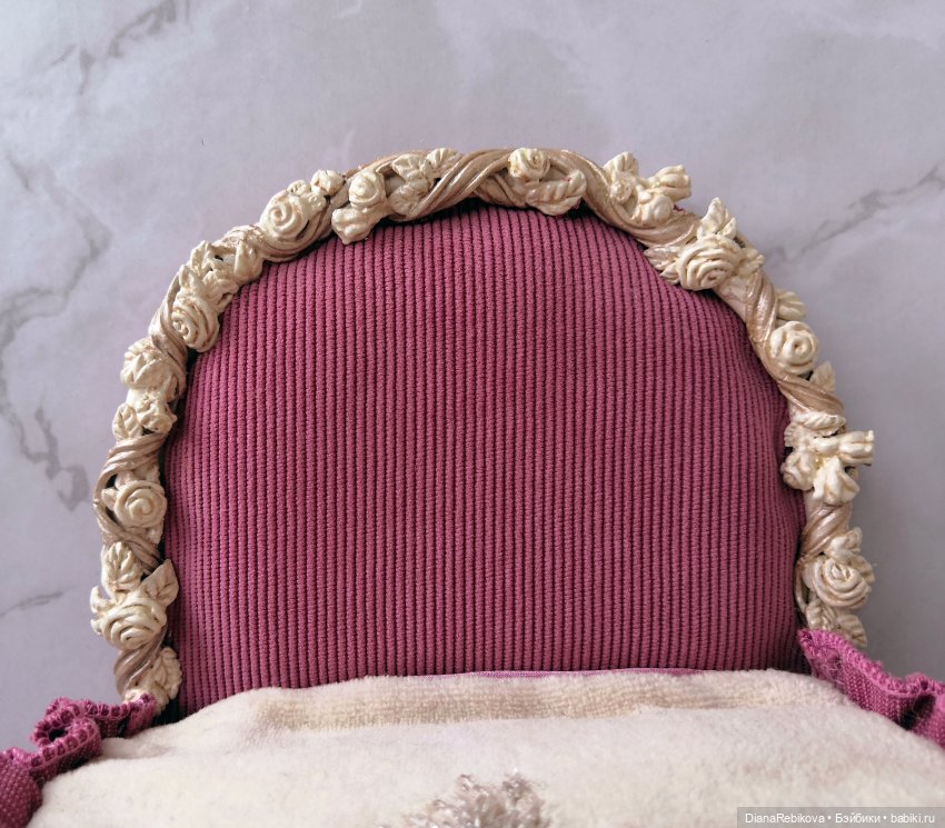 изголовье кровати