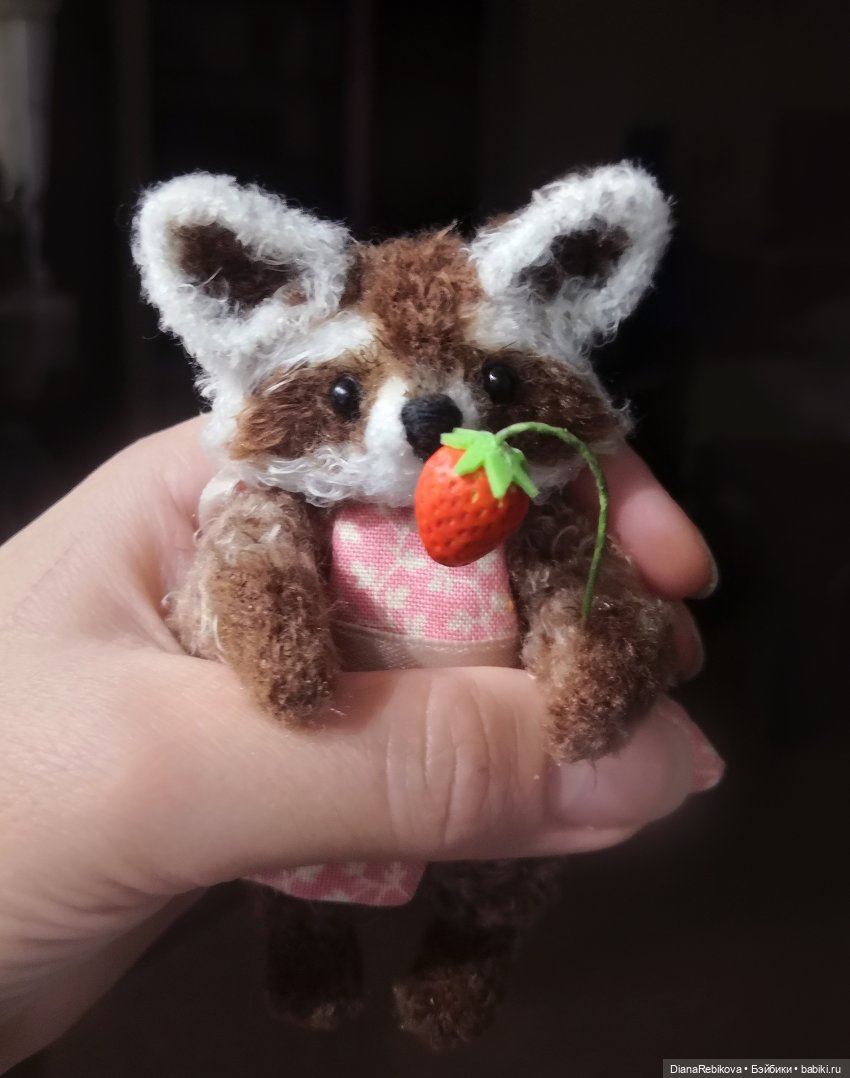 Енотик угощает — Вязаные игрушки и амигуруми: крючком