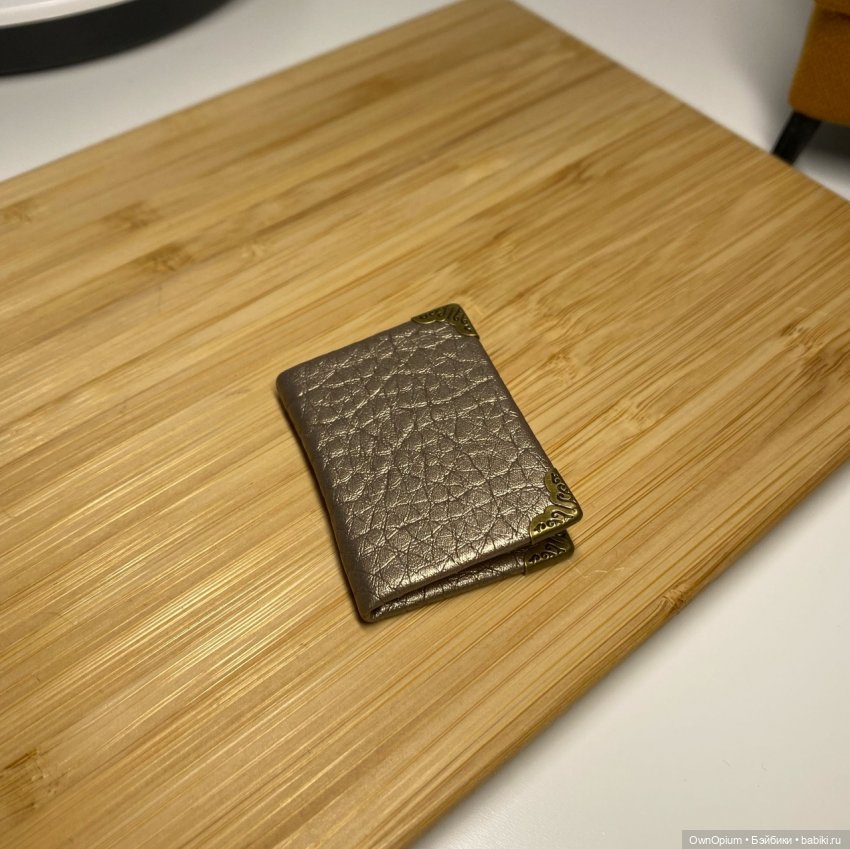 Миниатюрные книги с обложками из кожи (фото 6)