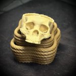 Набор плетеных корзин и череп чаша для ведьм 1:6