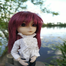 Манабу Сато гуляет по усадьбе Архангельское