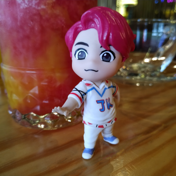 Чонгук снова в отдыхает в кафе