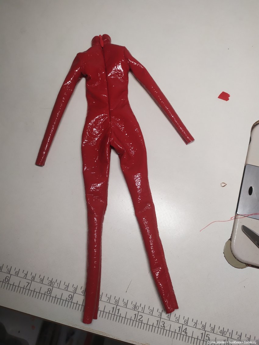 Женщина в красном — Одежда и обувь для кукол своими руками: фото (фото 2)