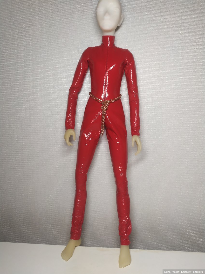 Женщина в красном — Одежда и обувь для кукол своими руками: фото