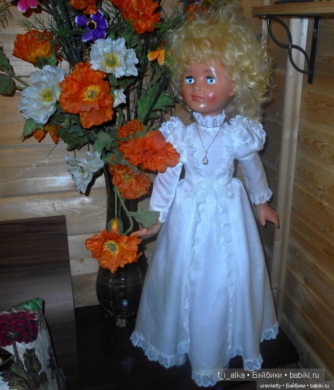 Фото не мое, но вроде кукла похожа. Фото не мое, но вроде кукла похожа.