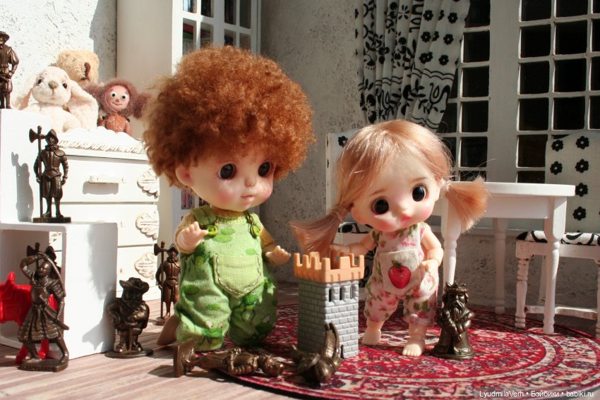 Мальчиков много не бывает