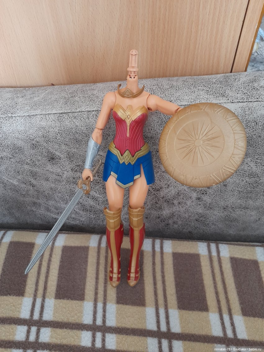 тело Чцдо-женщины, меч, щит тело Чцдо-женщины, меч, щит