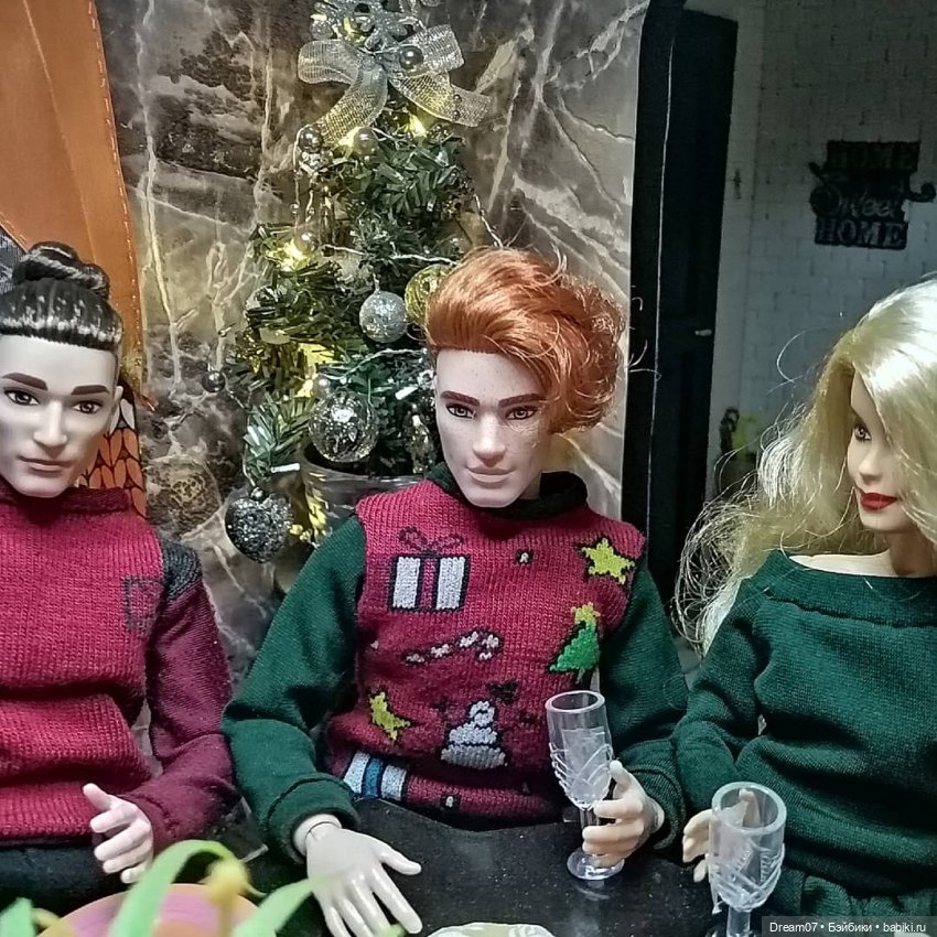 Ника и Лика поздравляют с новым годом