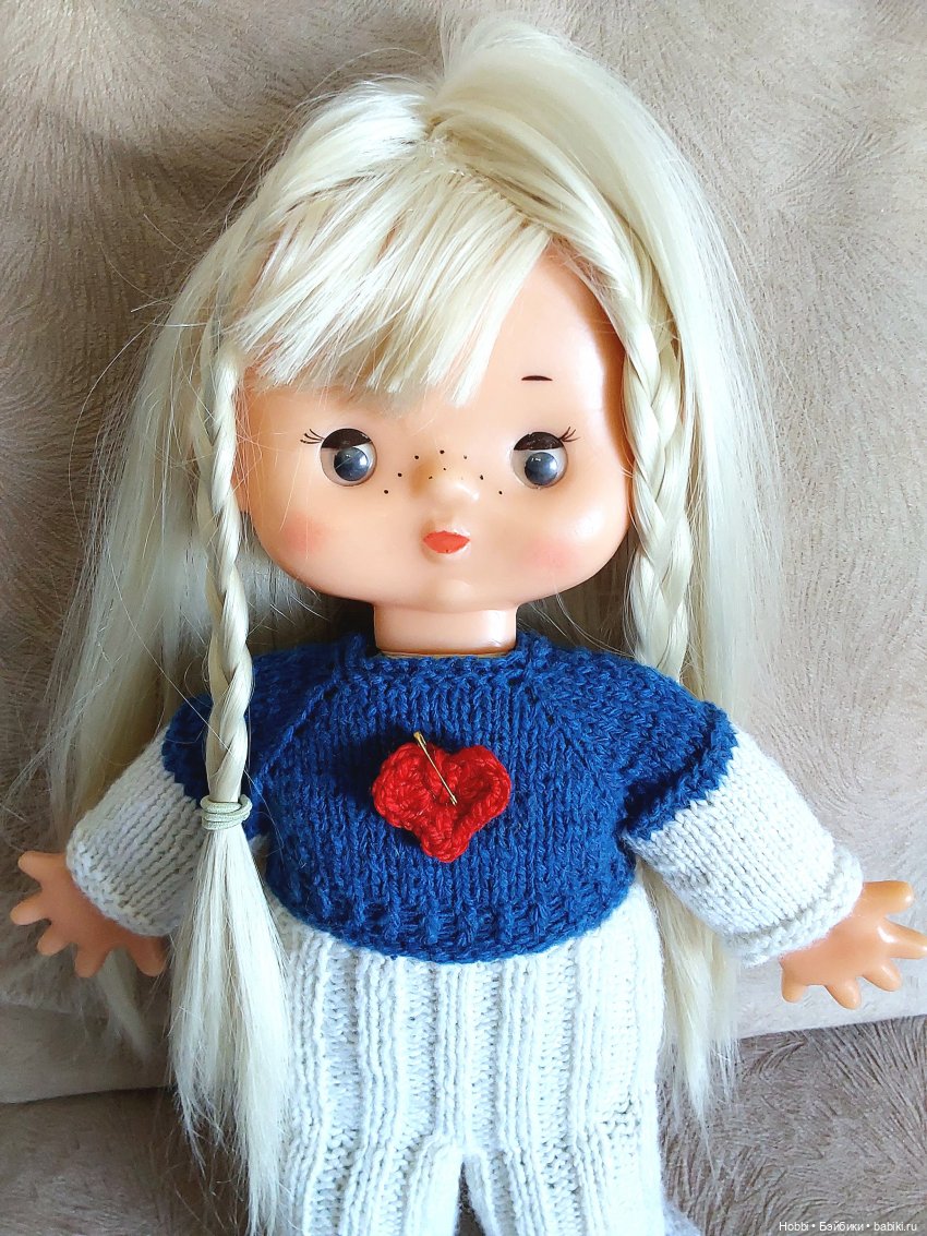 Манечка начинает получать обновки