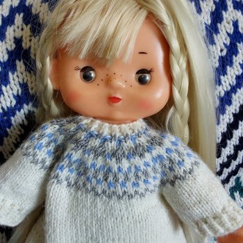 Манечка начинает получать обновки