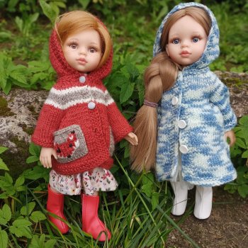 Оленька и Дашенька в деревенском саду