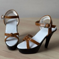 Продам босоножки (туфли) на каблуке для кукол 1/3