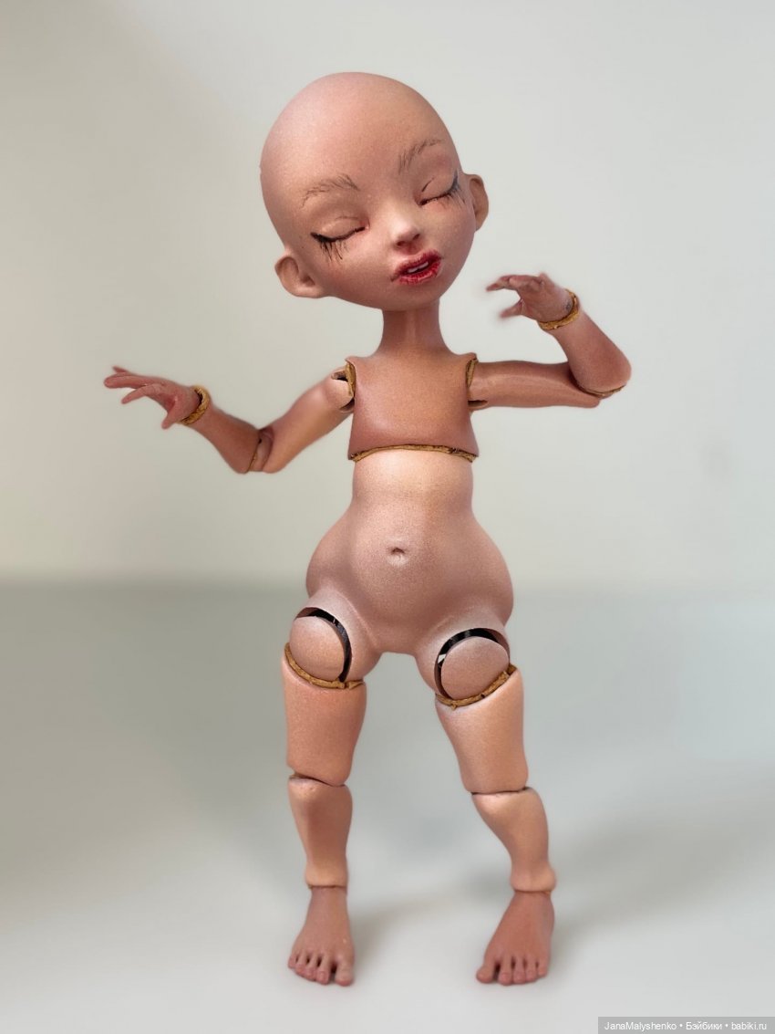 без парика шарнирная кукла