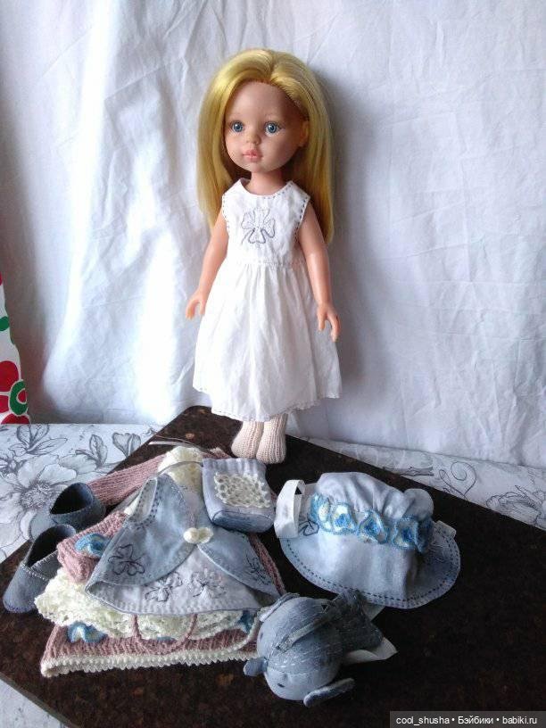 Девочки одеваются. Медленно, но верно. Ягужка