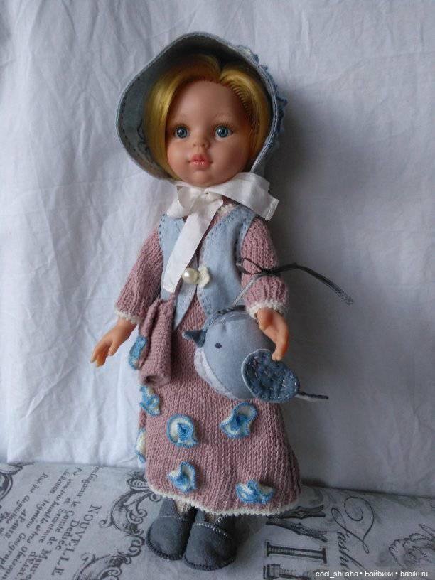 Девочки одеваются. Медленно, но верно. Ягужка