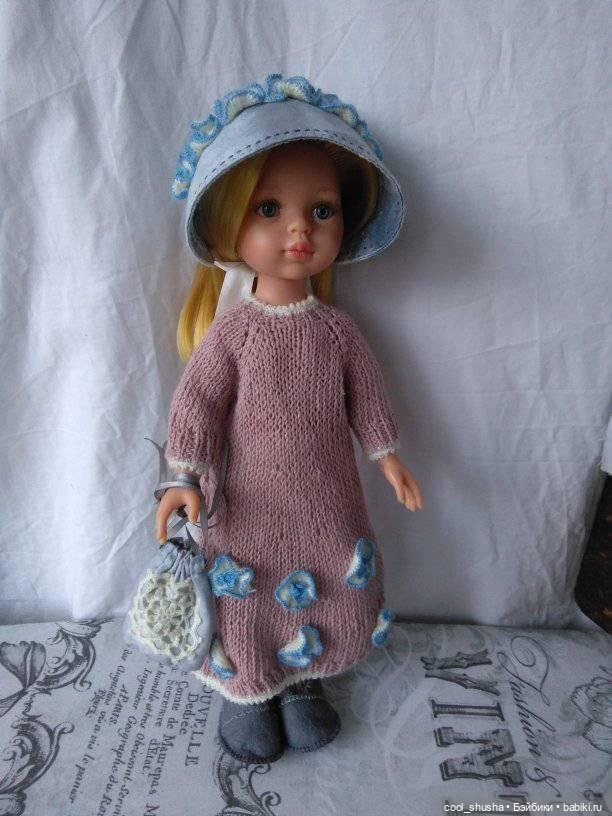 Девочки одеваются. Медленно, но верно. Ягужка