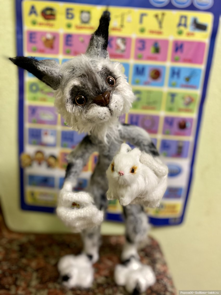 Добавила бровки)