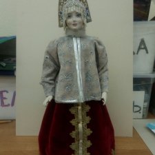 Кукла в костюме русской красавицы