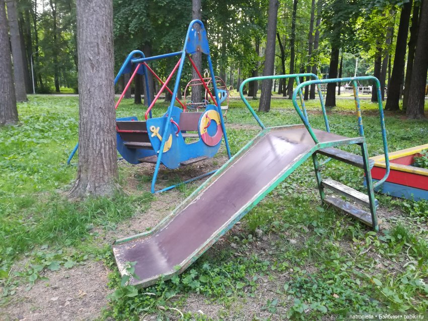 Как минуш Наташа с подружками по Ворошиловской даче гуляла