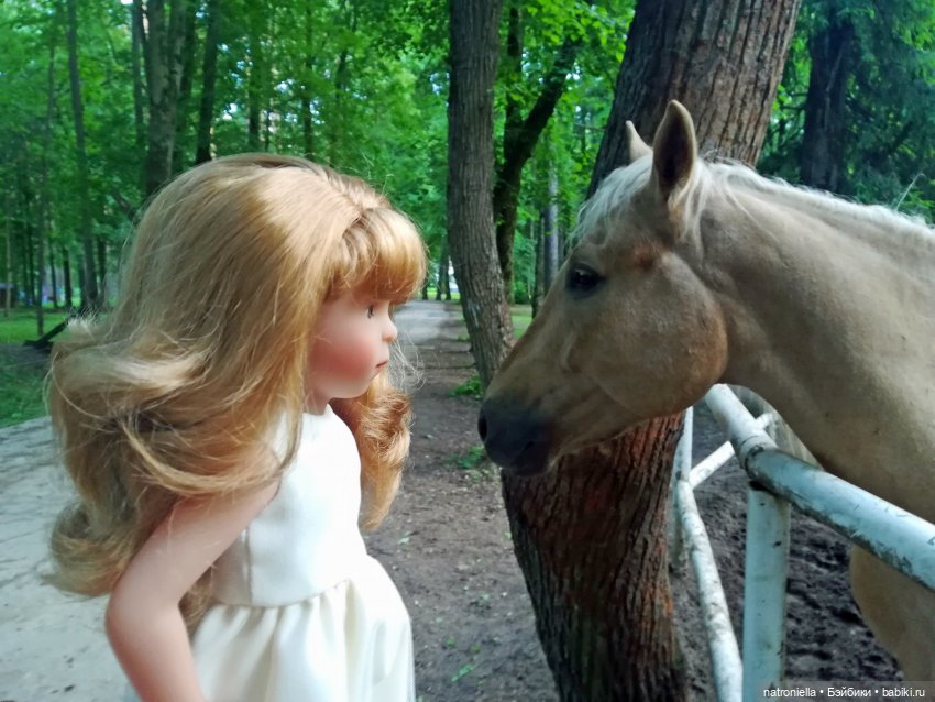 Как минуш Наташа с подружками по Ворошиловской даче гуляла