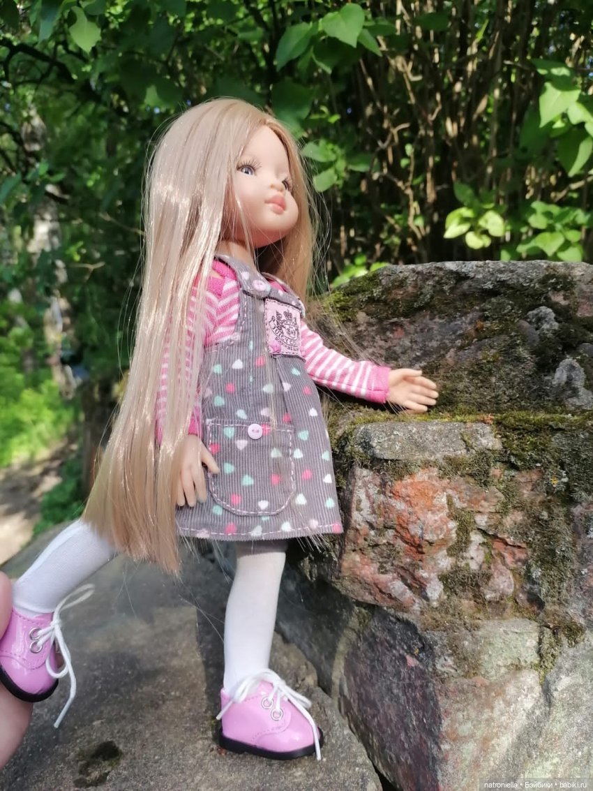 Как минуш Наташа с подружками по Ворошиловской даче гуляла